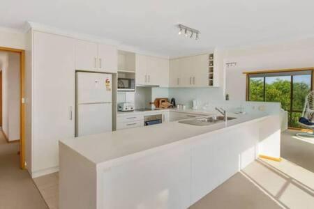 Spacious Modern Home Outstanding Views Sleeps 9 Хоубарт Екстериор снимка
